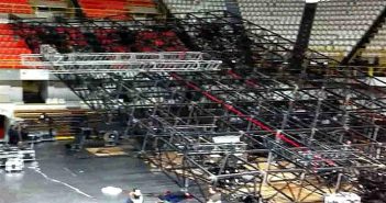 Laura Pausini crollo palco Reggio Calabria