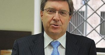 Il Ministro del Lavoro e i 100.000 posti in più per i giovani Enrico Giovannini Ministro del Lavoro
