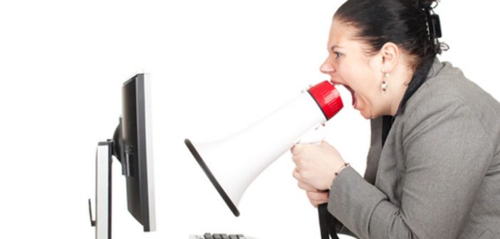 Criticare l'azienda via email