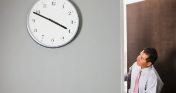 Illegittimo il divieto di svolgere due part-time contemporaneamente