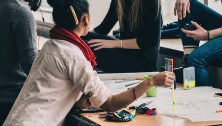 Studiare all'estero: aperte le iscrizioni per il bando di concorso Intercultura