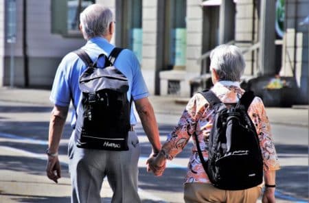 Pensione di invalidità civile: non spetta ai residenti all'estero