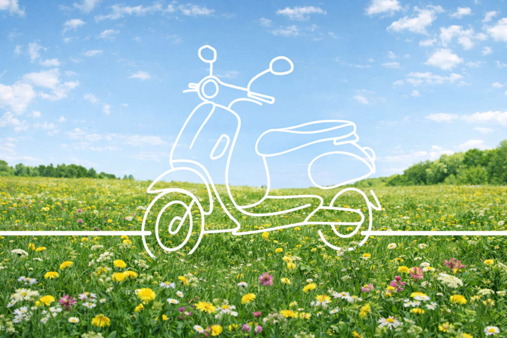 scooter elettrico parcheggiato in città simbolo del bonus moto e motorini 2026